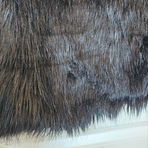 Black Faux Fur Vest - Picture 3 of 4